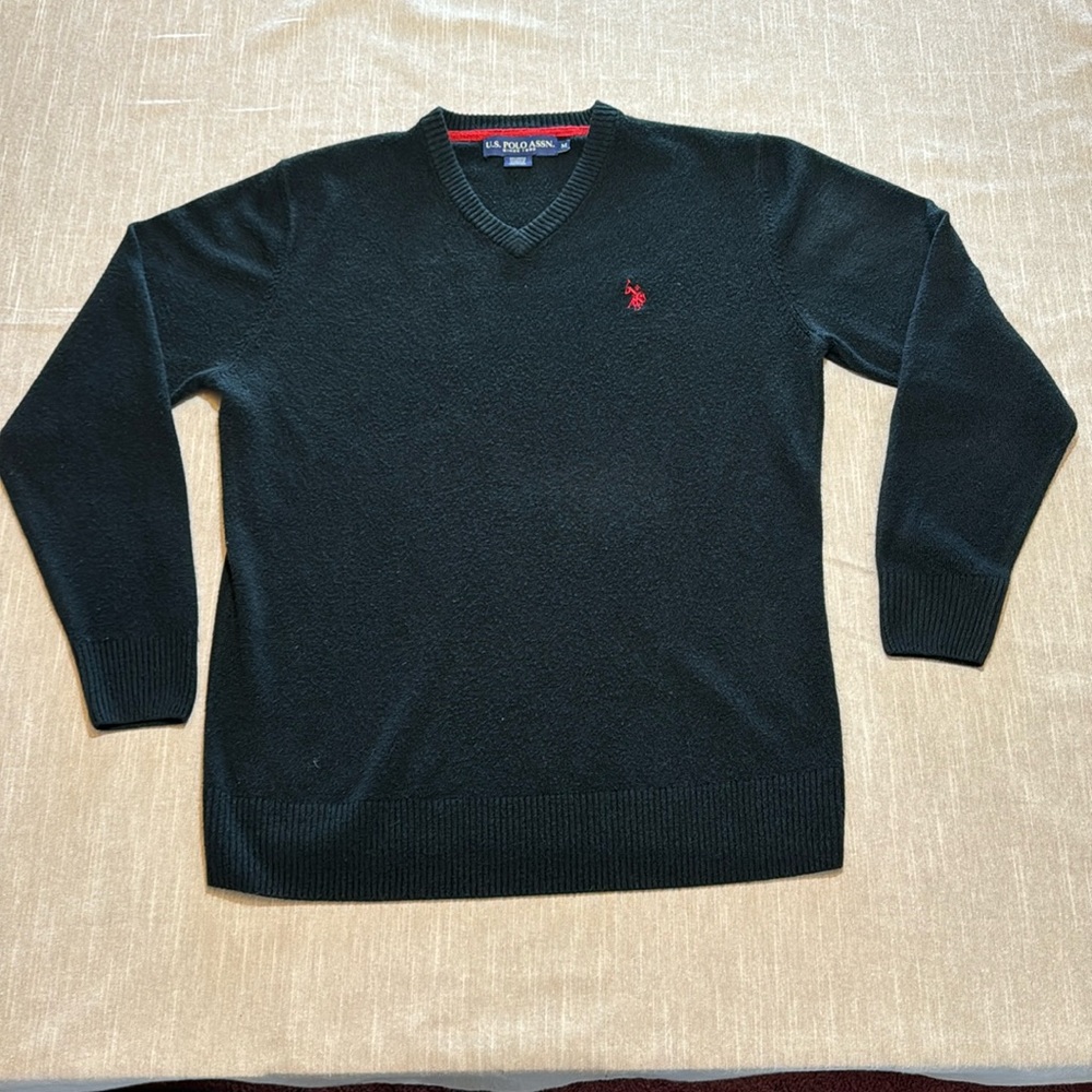 U.S. Polo Assn. Men’s black long sleeve v-neck sweater. Size Medium